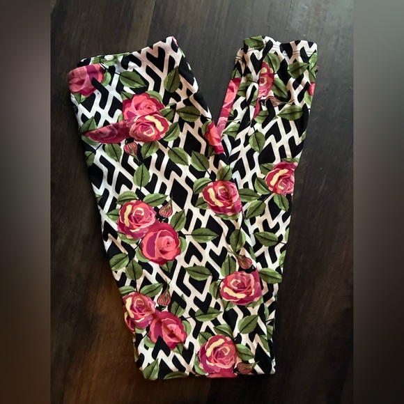 LuLaRoe Pants - LuLaRoe Floral Black and White Leggings
